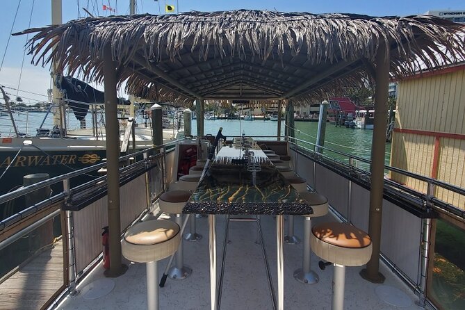 1,5h Tiki Tour with Unlimited Alcoholic Drinks, Clearwater Beach - Music, crew, and the social mood