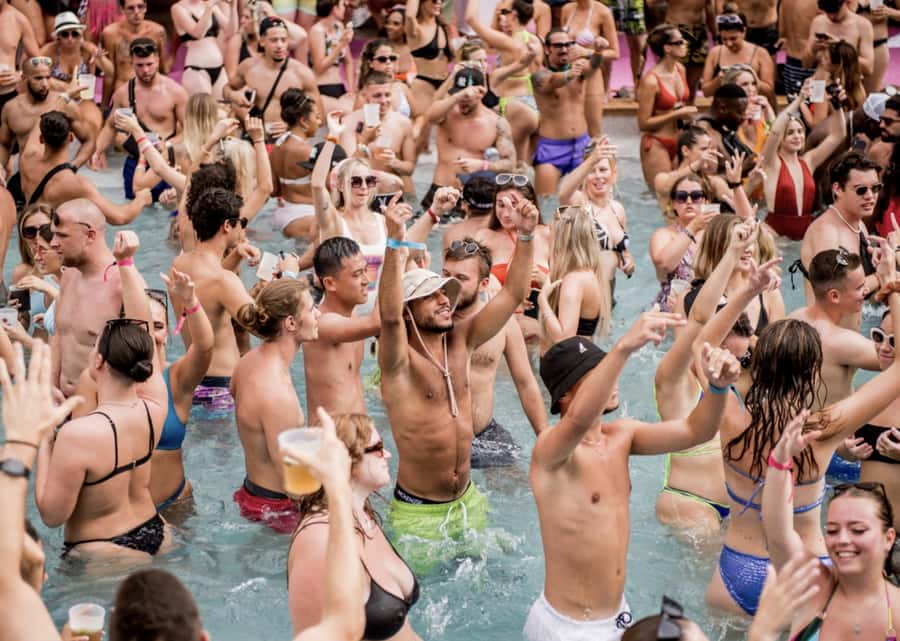 #1 Vegas Pool Crawl with Party Bus, Free Drinks & VIP Entry - Finishing with another major pool party