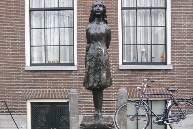 2-Hour Private Anne Frank Walking Tour with Drink - Why this Anne Frank walk feels different