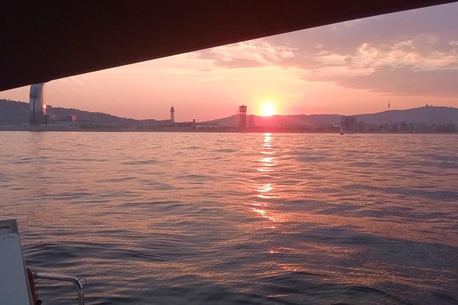 2-Hour Sailing Tour in Barcelona with Open Bar & Snacks - El Peix, the golden fish on the shore