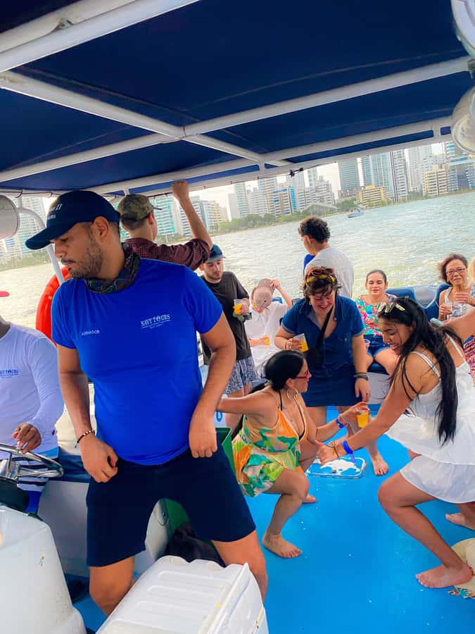 2-hour tour in Cartagena Sunset View in party boat - Who will enjoy this party boat most?