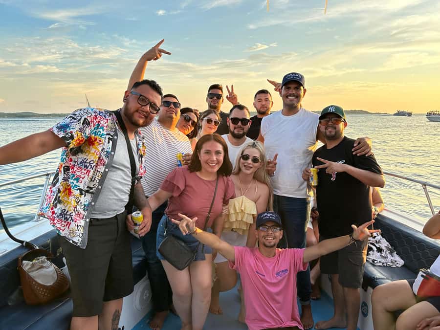 2-hour tour in Cartagena Sunset View in party boat - The two-hour route around Cartagena Bay