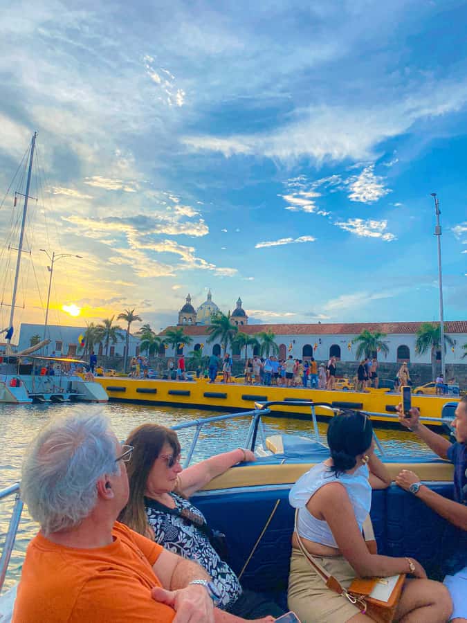 2-hour tour in Cartagena Sunset View in party boat - What happens after the boat returns?