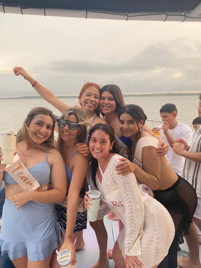 2-hour tour in Cartagena Sunset View in party boat - What the $22 price really buys you