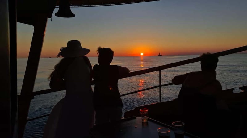 3hours Dolphin Sunset watching with unlimited drinks +dinner - Key points to know before booking
