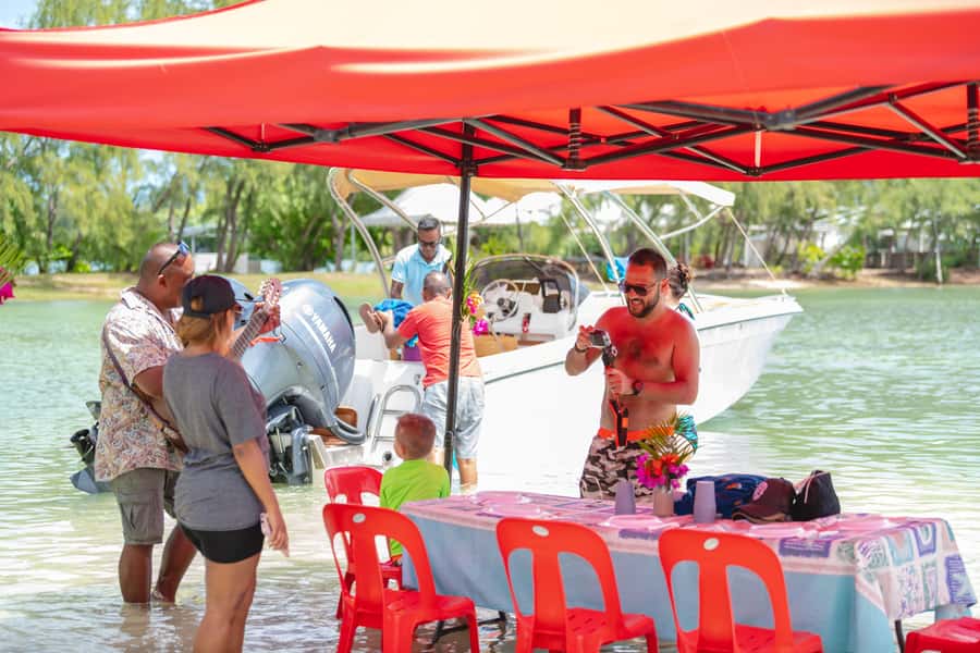 5 Islands Speedboat Cruise, Snorkeling + Lunch & Open Bar - The reserve and Ilot Mergenie add variety