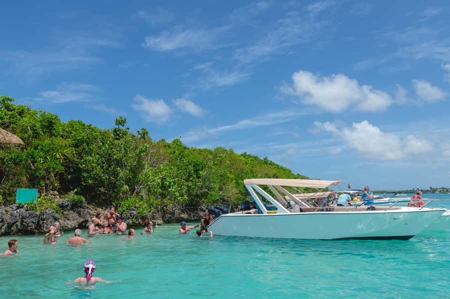 5 Islands Speedboat Cruise, Snorkeling + Lunch & Open Bar - Ile aux Fouqets Lighthouse is the day’s signature sight