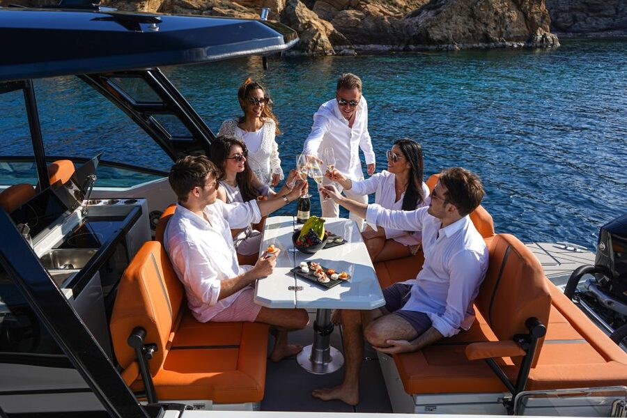 Adamantas: Speedboat Day Trip with Snorkel, Meals & Open Bar - What the $1,524 price really covers