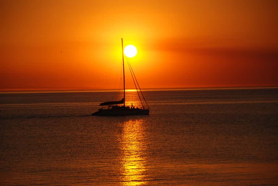 Adelaide: Glenelg Twilight Catamaran Cruise with Drink - The first stretch: daylight over Adelaide’s coast