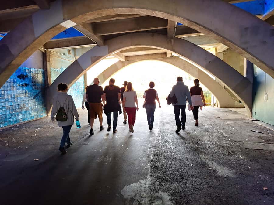 Adelaide: Guided Ultimate Walking Tour with Drink and Snack - Victoria Square and Rundle Mall: Adelaide in public view