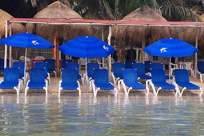 ADULTS GOLD A day at the beach at Los Arrecifes Restaurant-Open Bar And Massage. - Settling into the beach club