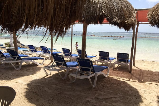 ADULTS GOLD A day at the beach at Los Arrecifes Restaurant-Open Bar And Massage. - Buying lunch at the restaurant