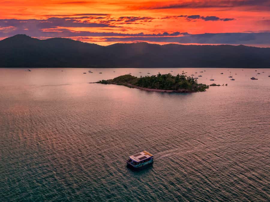 Airlie Beach: Bottoms Up Sunset Cruise with Drink - Key points at a glance