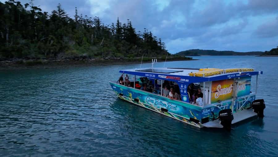 Airlie Beach: Bottoms Up Sunset Cruise with Drink - Sunset over Shute Harbour in 90 minutes