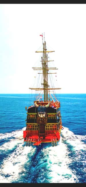 Alanya: Biggest Pirate Boat Tour with Soft Drinks and Lunch - Seeing Alanya Castle and the Red Tower offshore
