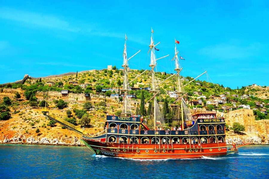 Alanya: Biggest Pirate Boat Tour with Soft Drinks and Lunch - The return cruise and transfer area