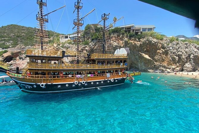Alanya Grand Pirate Boat Tour with Lunch, Soft Drinks & Transfer - The foam party and animation show