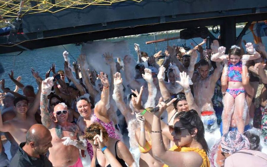 Alanya: Luxury Mega Pirate Boat W/ Lunch, Drinks & Transfer - What the boat atmosphere is really like