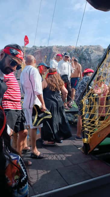 Alanya: Luxury Pirate Boat with Lunch & Unlimited Drinks - Should You Book It?