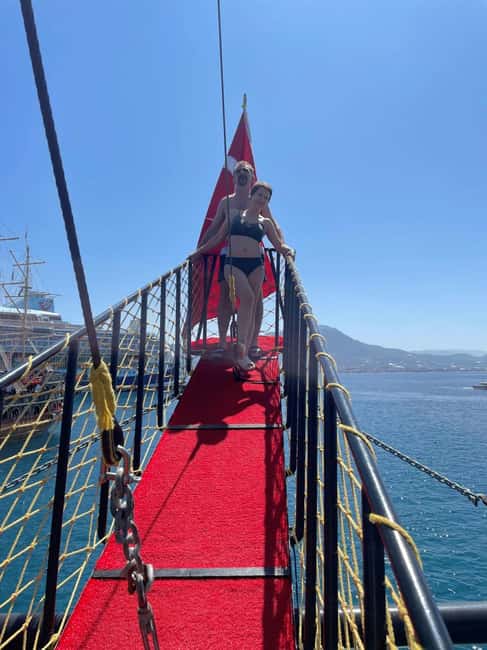 Alanya: Luxury Pirate Boat with Lunch & Unlimited Drinks - Music, Characters and the Foam Party