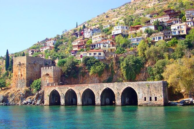 Alanya Pirate Boat Tour with Lunch, Soft Drinks & Transfer - Ulaslar Beach and Devil Cave