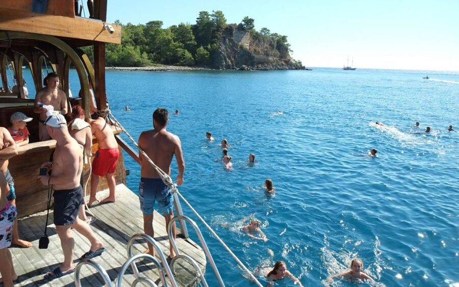 Alanya: Pirate Boat Tour with Unlimited Soft Drinks & Lunch - Key points to know before booking