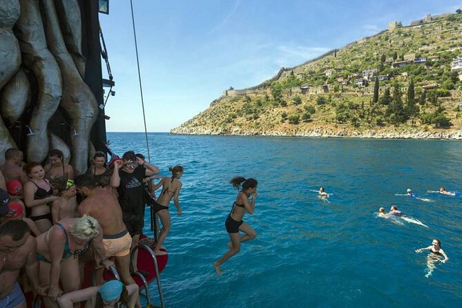 Alanya Pirate Boat Trip With Unlimited Drinks & Lunch - Lunch, drinks, and what the low price covers
