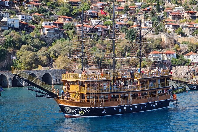 Alanya Pirate Boat Trip With Unlimited Drinks & Lunch - How crowded is a group of up to 100?