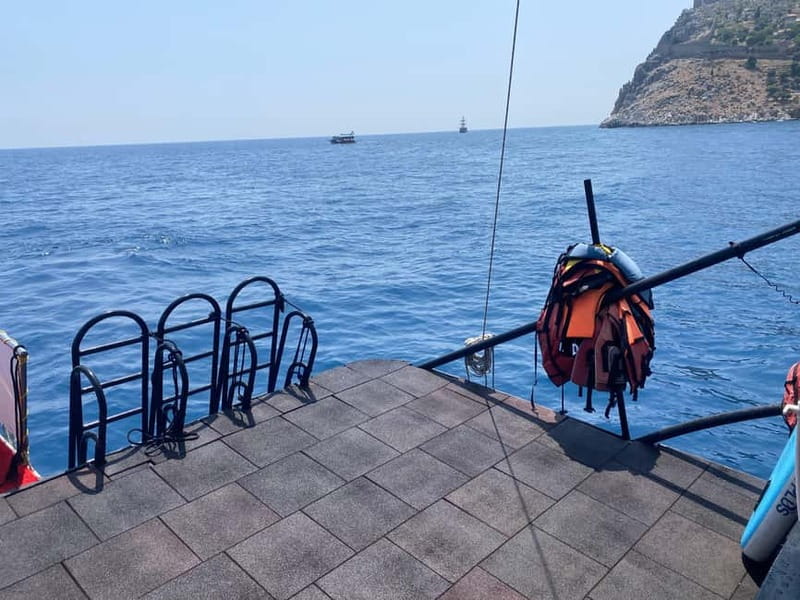 Alanya: Pirate Boat with Pickup, Lunch, & Unlimited Drinks - Open-Sea Swimming in 20 to 25 Minute Stops