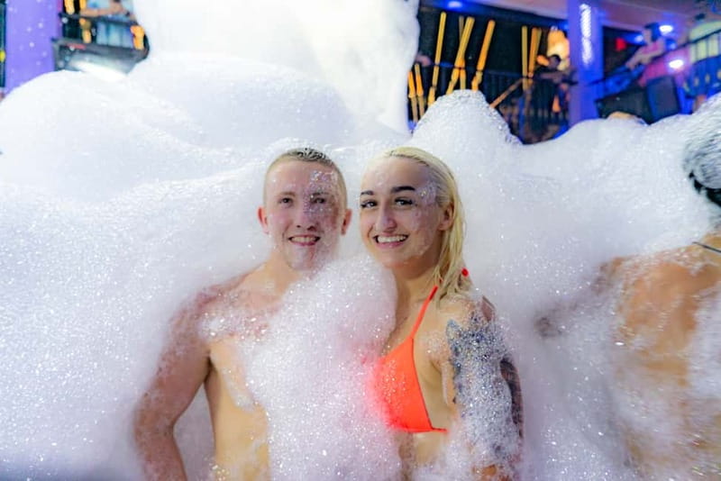 Alanya: Pirate Boat with Transfer, Lunch & Unlimited Drinks - Music, dancing, and the foam party