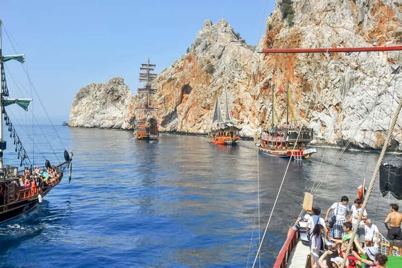 Alanya: Pirate Boat with Transfer, Lunch & Unlimited Drinks - Transfers across the Alanya coast