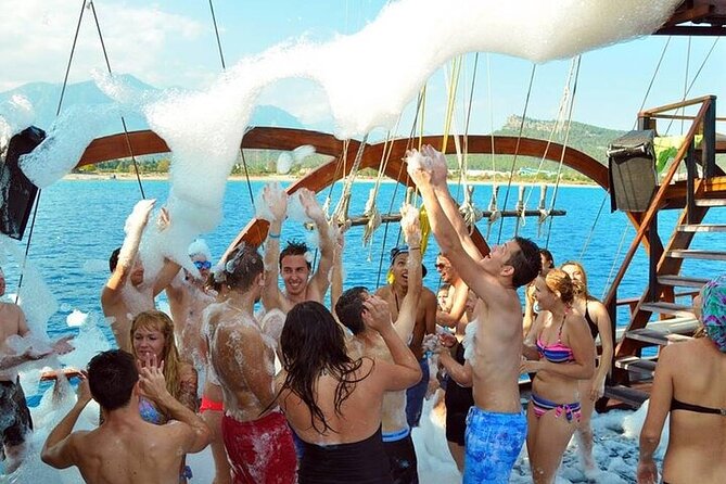 Alanya : Pirate Party Boat Trip w/ Transfer Lunch and Soft Drinks - A pirate ship day from Alanya harbor