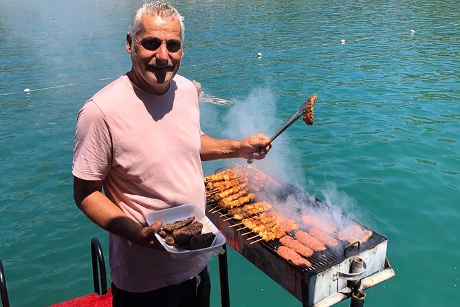 Alanya Relaxing Boat Tour with Lunch, Soft Drinks & Transfer - Boarding at Alanya harbor