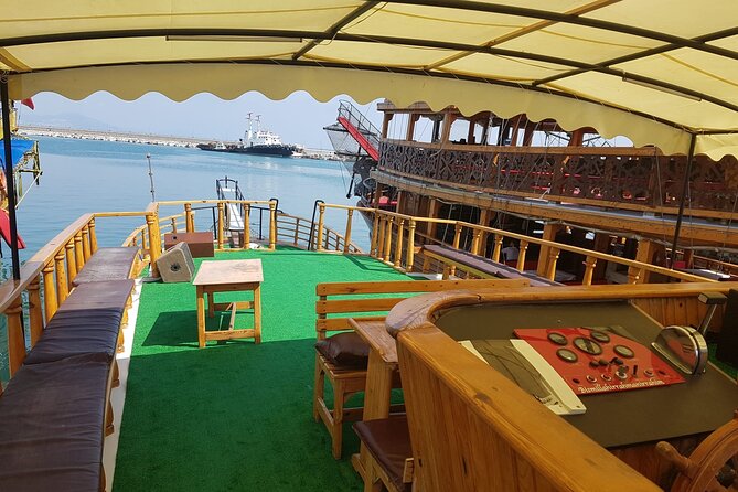 Alanya Relaxing Boat Tour with Lunch, Soft Drinks & Transfer - Crew service and the pace of the day