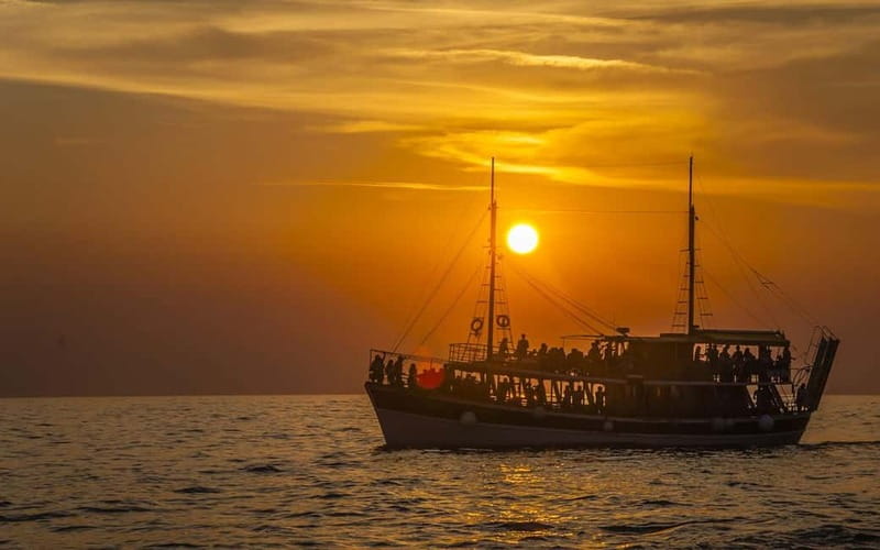 Alanya: Sunset Boat Includes Soft Drinks And Dinner - Practical booking advice