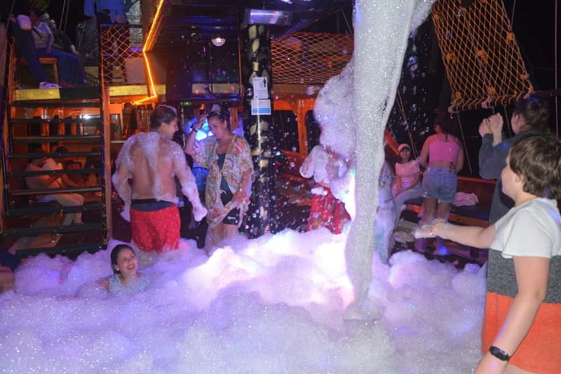 Alanya: Sunset Party Boat w/ Dinner & Unlimited Drinks - Shows, music, and the foam party