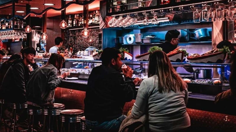 Albufeira: 5 Bars and 1 Nightclub Pub Crawl with Free Shots - Following Avenida Sá Carneiro from bar to bar