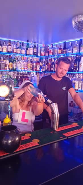 Albufeira: Cocktail Making Class and Karaoke Party with DJ - A party base in the middle of Albufeira