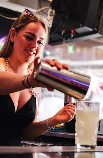 Albufeira: Cocktail Making Class and Karaoke Party with DJ - A strong fit for hen parties and themed nights