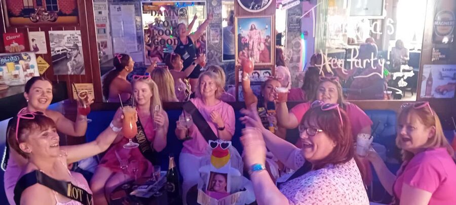 Albufeira: Cocktail Making Class and Karaoke Party with DJ - Welcome fizz and a reserved place to settle in