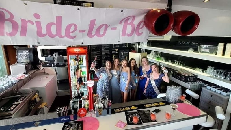 Albufeira: Cocktail Making Class at The Waterfront - Best fit for hen parties, stag dos, and birthdays