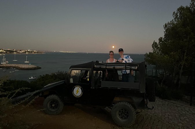 Albufeira PRIVATE Night Tour with Cocktails & Drinks - Praia da Oura and Albufeira’s party side