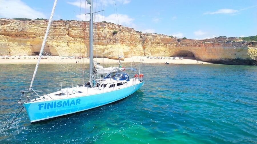 Albufeira: Sailing Boat Cruise BBQ & Open Bar on the Beach - Six hours from Albufeira Marina to Carvoeiro