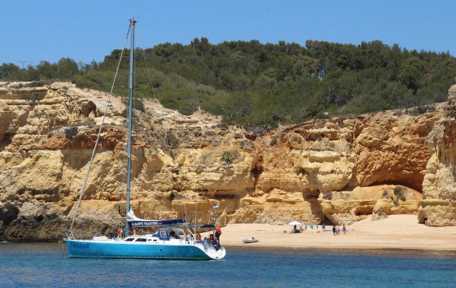 Albufeira: Sailing Boat Cruise BBQ & Open Bar on the Beach - Benagil, Galé, and Carvoeiro from the water