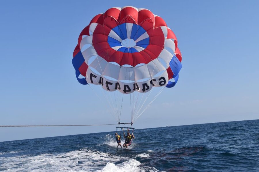 Alicante: Boat Trip and Parasailing Experience with Drink - Should you book this Alicante parasailing trip?