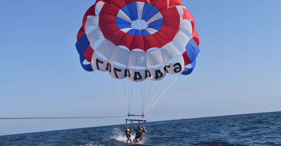 Alicante: Boat Trip and Parasailing Experience with Drink - What the 15-minute parasail feels like