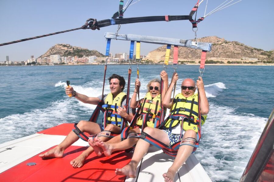 Alicante: Boat Trip and Parasailing Experience with Drink - How the timing works for groups
