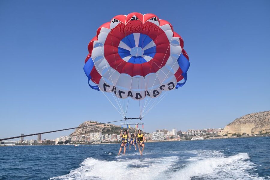 Alicante: Boat Trip and Parasailing Experience with Drink - Who will get the most from this activity
