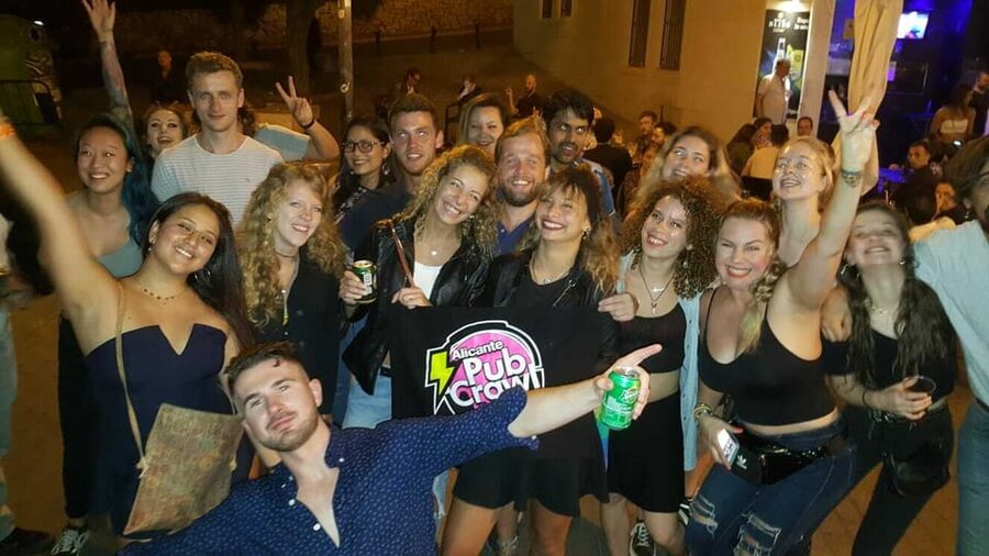 Alicante: Guided Pub Crawl with Shots and Beer - VIP access and a glass of cava
