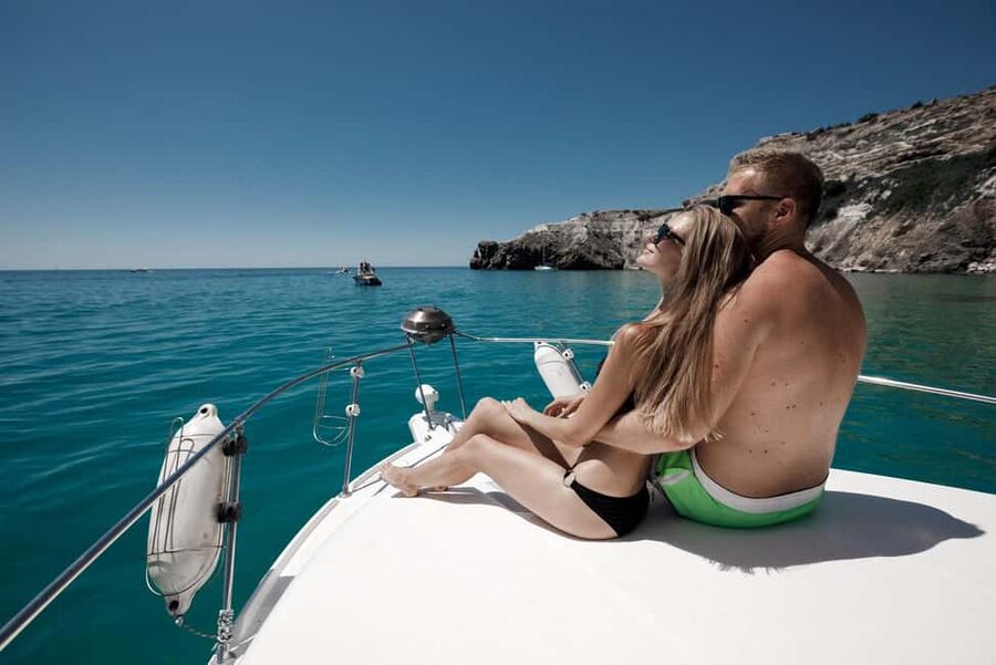 Alicante: Private Yacht Cruise with Drinks - A private hour off Alicante’s coast